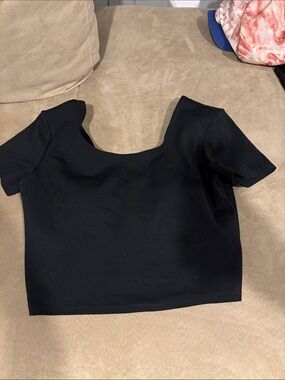 Black Scoop Neck Short Sleeve Crop Top